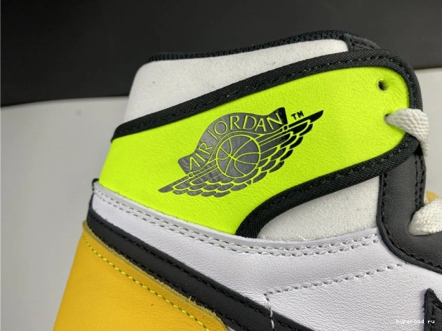 OG 555088-118 AIR HIGH 1 'VOLT GOLD' JORDAN RETRO 0830